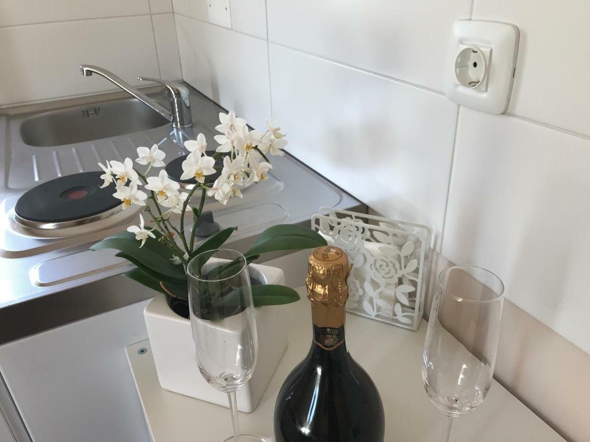 Linden Garden Apartment Постойна Экстерьер фото