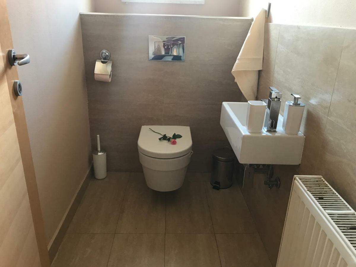 Linden Garden Apartment Постойна Экстерьер фото