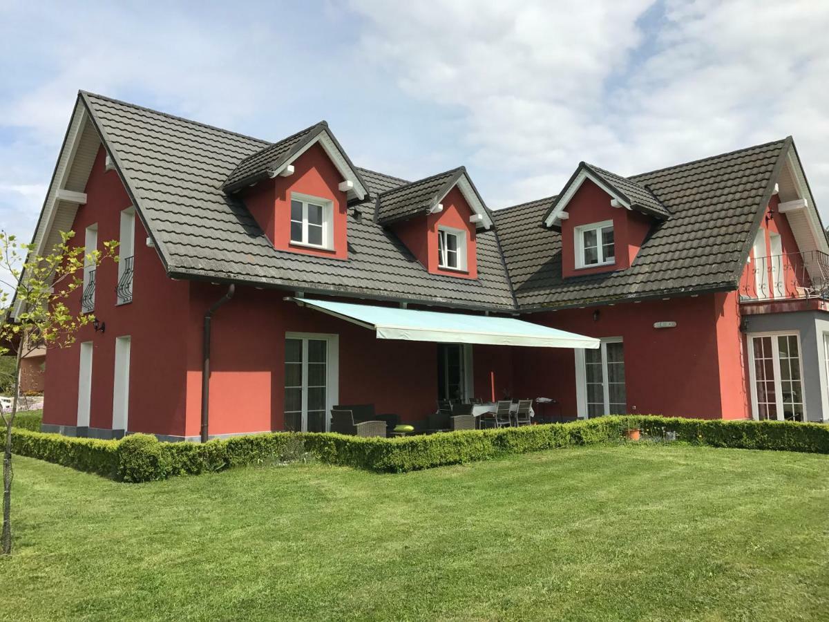 Linden Garden Apartment Постойна Экстерьер фото
