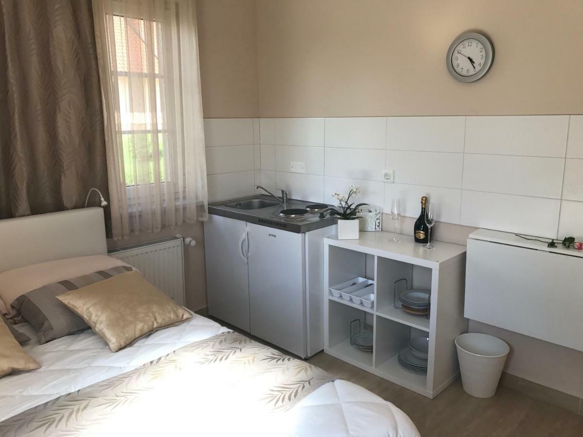 Linden Garden Apartment Постойна Экстерьер фото