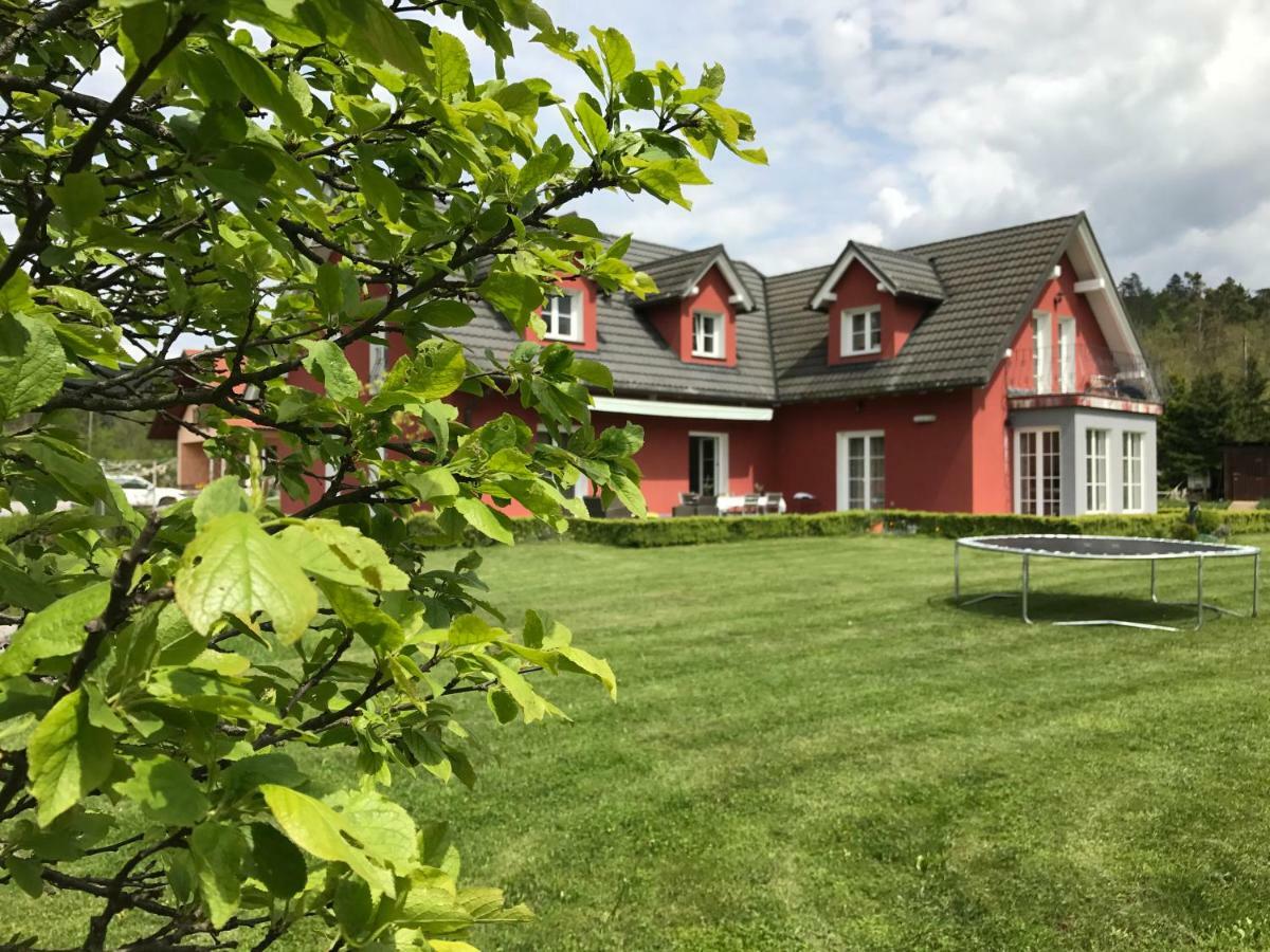 Linden Garden Apartment Постойна Экстерьер фото