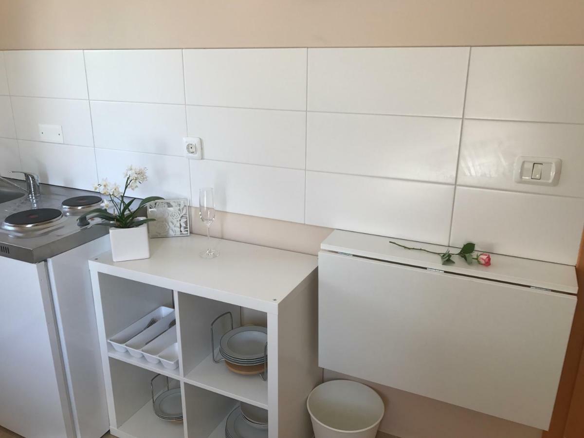 Linden Garden Apartment Постойна Экстерьер фото