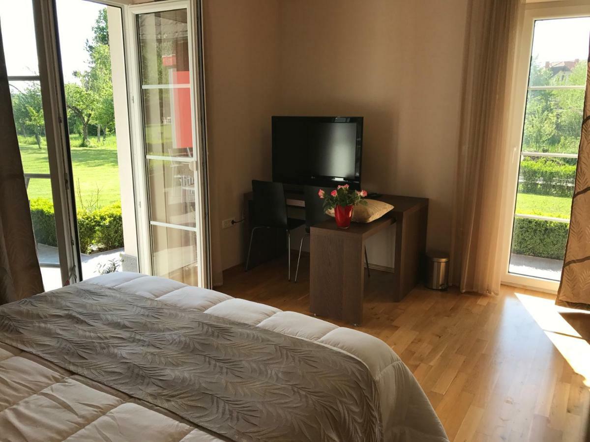 Linden Garden Apartment Постойна Экстерьер фото